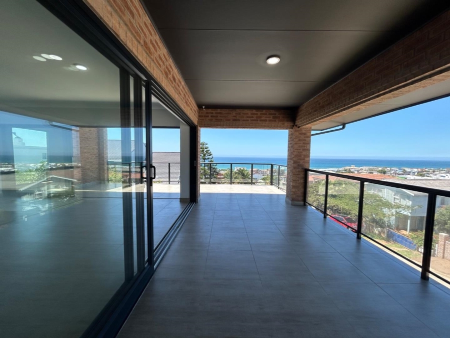 4 Bedroom Property for Sale in Wavecrest Eastern Cape